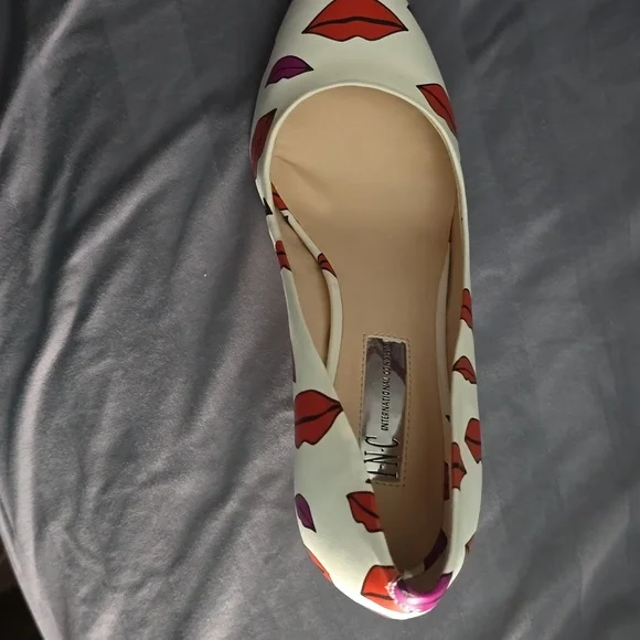 INC lips heels - Picture 3 of 4